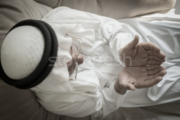 Foto d'archivio: Anziani · muslim · arabic · uomo · pregando · faccia