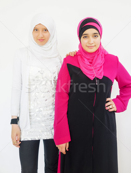 Schönen jungen muslim Mädchen hijab Mode Stock foto © zurijeta