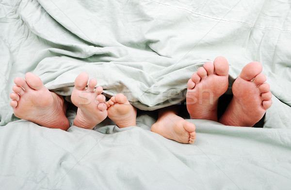 счастливым кровать лист семьи ребенка любви Сток-фото © zurijeta