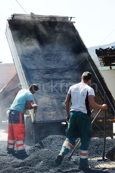 Ciężka praca asfalt budowy mężczyzn pracy drogowego Zdjęcia stock © zurijeta