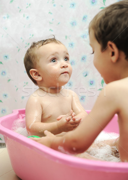 Foto stock: Adorable · bebé · nino · toma · bano · jabón