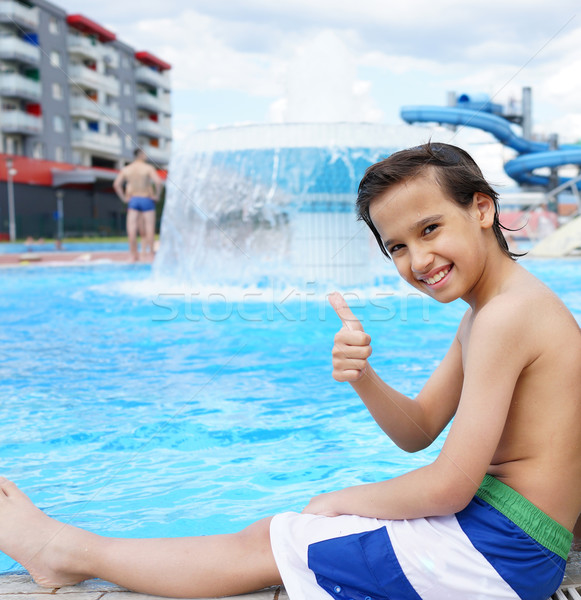 Boldog gyerekek élvezi nyár úszómedence kicsi Stock fotó © zurijeta