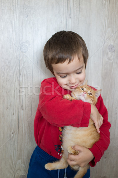 [[stock_photo]]: Heureux · peu · Kid · jaune · kitty