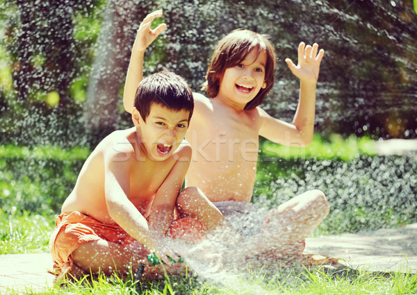 Foto stock: Crianças · jogar · água · borrifador · verão