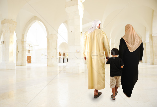 Arabisch moslim familie lopen kind Stockfoto © zurijeta