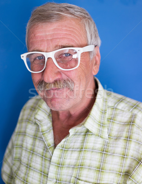 Glimlachend volwassen man snor rimpels ouderen goed kijken Stockfoto © zurijeta