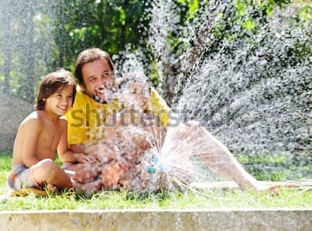 Apa szórakozás kicsi fiúk tart víz Stock fotó © zurijeta