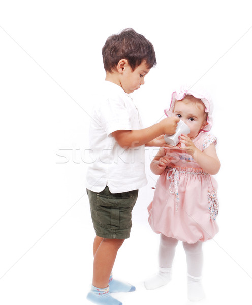 Piccolo kid sorella alimentare help Foto d'archivio © zurijeta