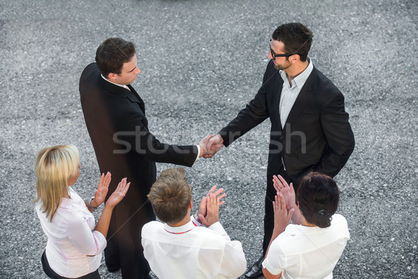 Twee managers deal handen schudden collega's Stockfoto © zurijeta
