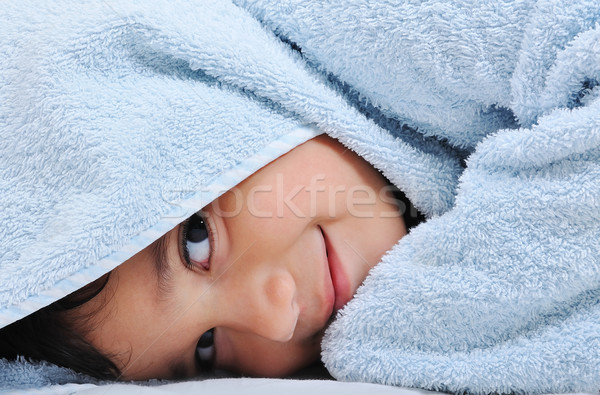 Foto stock: Belo · feliz · infância · robe · isolado · menino