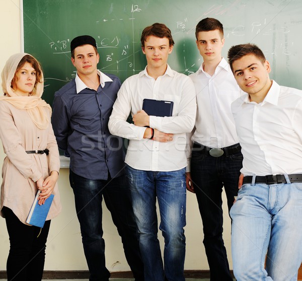 Lezser csoport diákok néz boldog mosolyog Stock fotó © zurijeta