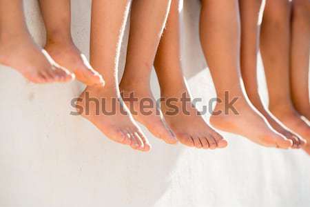 Arkadaşlar ayakkabı birlikte yaz grup çocuklar Stok fotoğraf © zurijeta