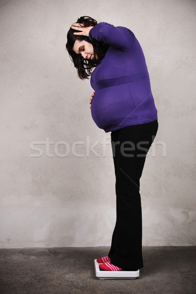 Hamile kadın ölçek kadın duvar uzay hayat Stok fotoğraf © zurijeta