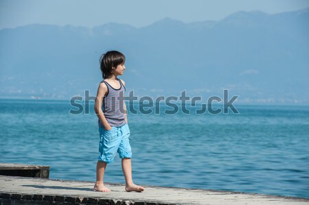 Peu garçon marche quai belle mer [[stock_photo]] © zurijeta