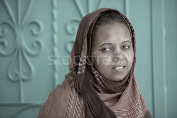 Afrikai arab lány muszlim nő mosoly Stock fotó © zurijeta