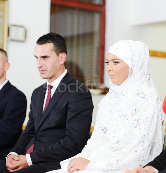 Muçulmano noiva noivo mesquita cerimônia de casamento mulher Foto stock © zurijeta