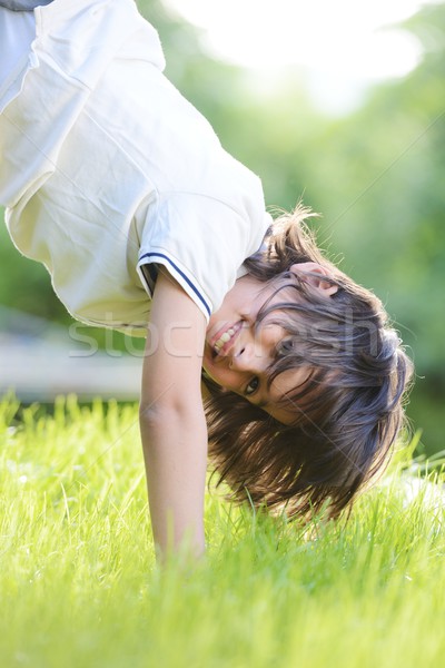 Groep gelukkig kinderen spelen buitenshuis voorjaar Stockfoto © zurijeta