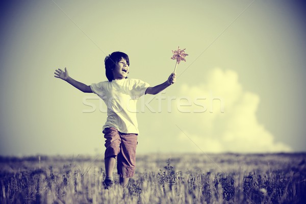 Kind natuur gelukkig kid lopen mooie Stockfoto © zurijeta