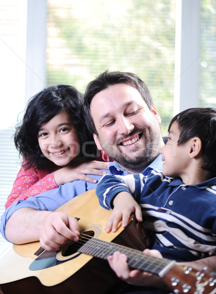 Foto stock: Família · feliz · jogar · guitarra · juntos · criança · educação