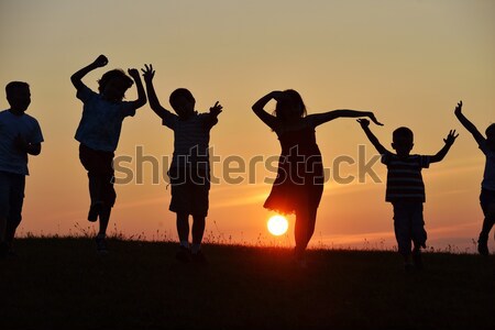 Bambini esecuzione prato tramonto ragazza erba Foto d'archivio © zurijeta