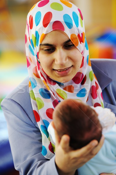 Arabskie matka baby Muzułmanin mama Zdjęcia stock © zurijeta