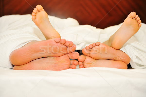 Mutlu aile yatak altı ayaklar kadın aile Stok fotoğraf © zurijeta
