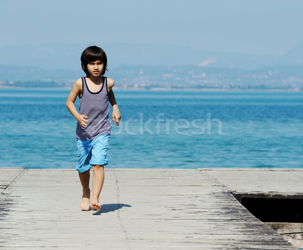 Peu garçon marche quai belle mer [[stock_photo]] © zurijeta