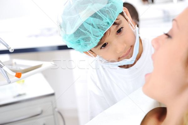 Foto stock: Ninos · hospital · pequeño · médicos · jugando · cirujano