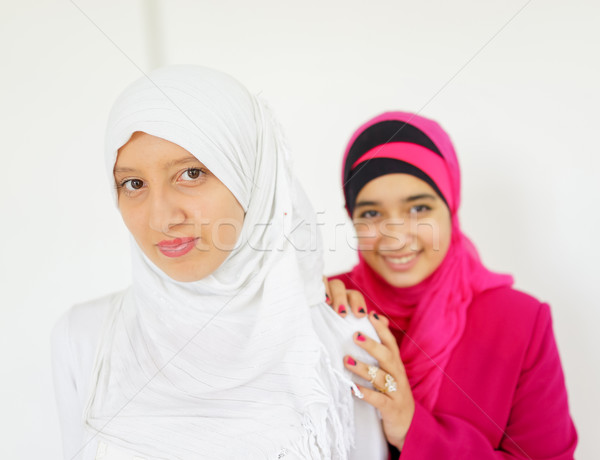 Schönen jungen muslim Mädchen hijab Mode Stock foto © zurijeta