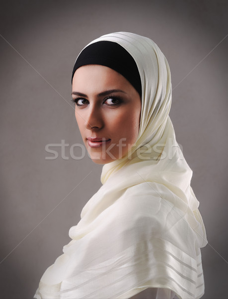 Musulman fata frumoasa femeie fată faţă frumuseţe Imagine de stoc © zurijeta