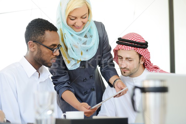 Oriente médio pessoas reunião de negócios escritório árabe homem Foto stock © zurijeta