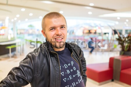 Foto stock: Feliz · jóvenes · estudiantes · estudiar · universidad