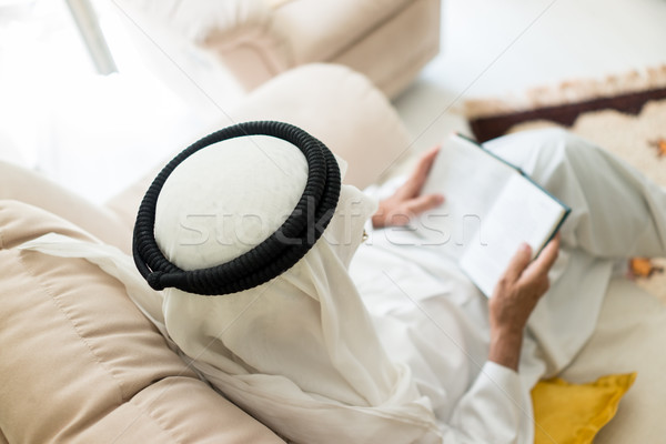 Supérieurs homme lecture livre âgées séance [[stock_photo]] © zurijeta