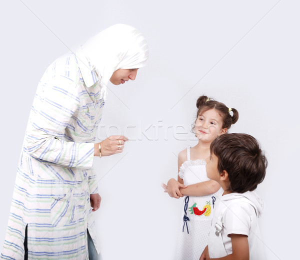 Muslim madre bambini ragazza istruzione insegnante Foto d'archivio © zurijeta