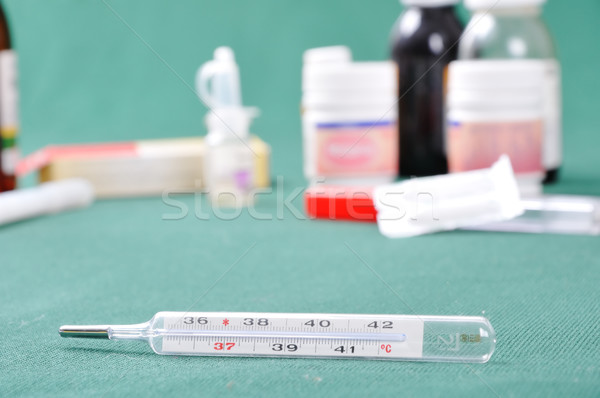 Thermomètre pilules fond hôpital médecine bleu [[stock_photo]] © zurijeta