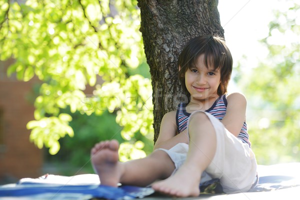 Fericit copil în aer liber natură bine timp Imagine de stoc © zurijeta