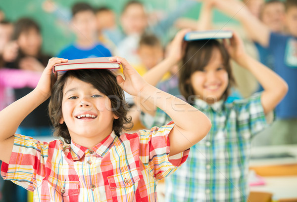 Gruppo bambini libri sorridere classe ragazzi Foto d'archivio © zurijeta