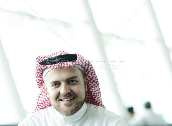 ストックフォト: 現代 · アラビア語 · ビジネスマン · オフィス · 笑顔 · 顔