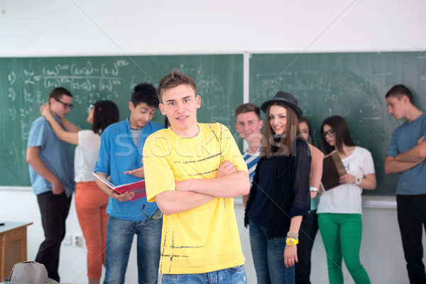 Foto d'archivio: Liceo · studente · classe · piedi · sorriso