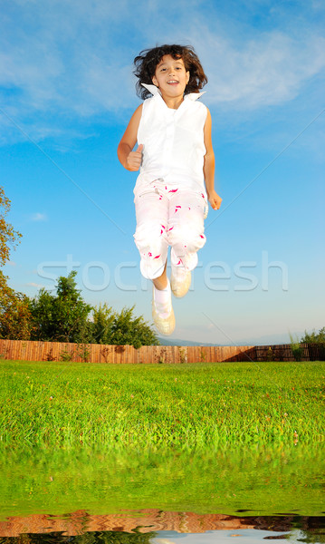 Stockfoto: Meisje · springen · mooie · hemel · meisje · hand