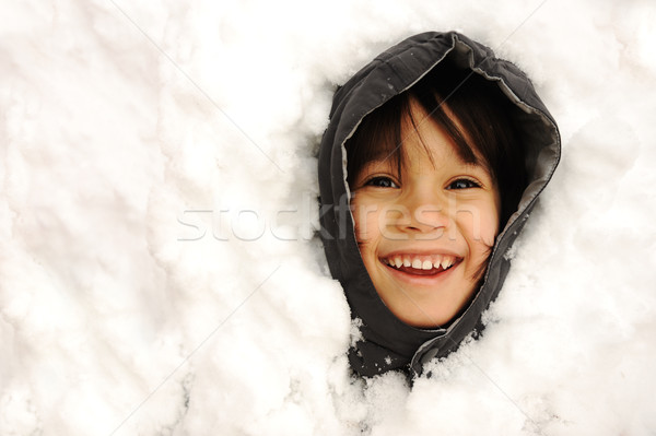 Cute kid sneeuw winter geluk glimlach Stockfoto © zurijeta