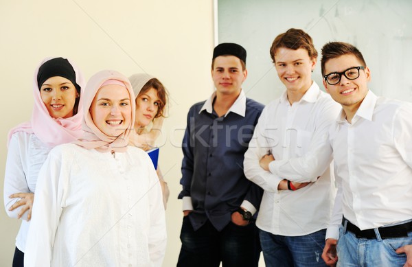 случайный группа студентов глядя счастливым улыбаясь Сток-фото © zurijeta