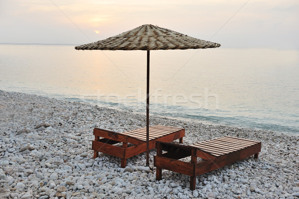 Stockfoto: Twee · stoelen · paraplu · strand · hemel · natuur